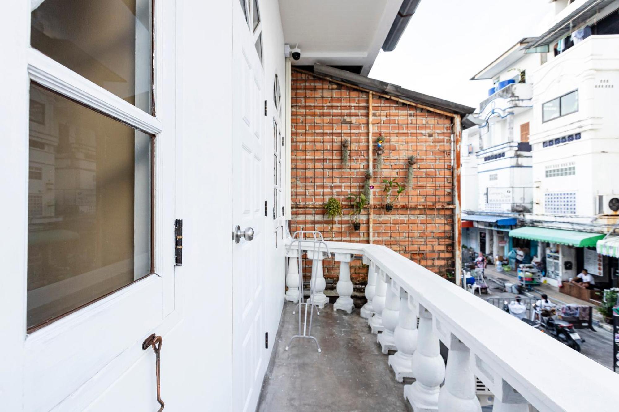 Sweett Lemon Hostel Patong Екстериор снимка