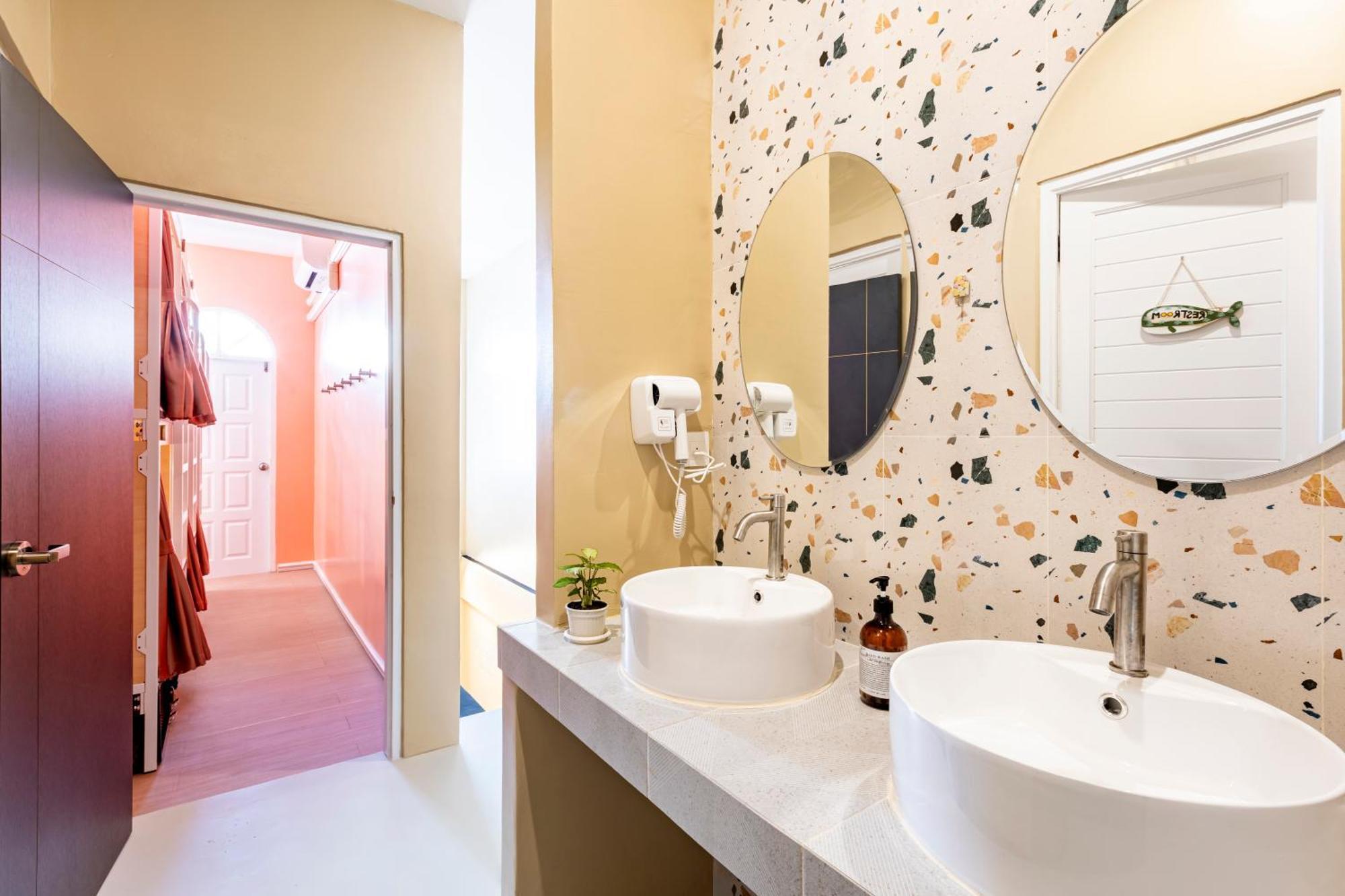 Sweett Lemon Hostel Patong Екстериор снимка